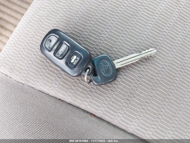 2005 TOYOTA CAMRY LE VIN: 4T1BE32K25U520772