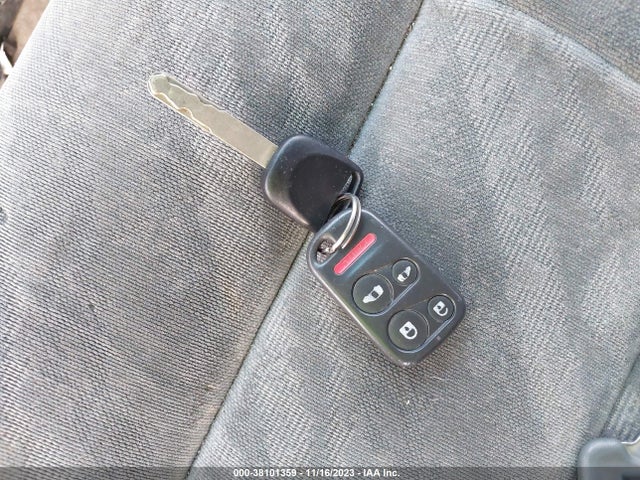 2004 HONDA ODYSSEY EX VIN: 5FNRL186X4B125091