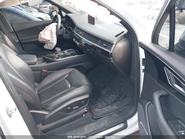 Audi Q7 3.0t Premium 2018 WA1LAAF78JD000921 Image 5
