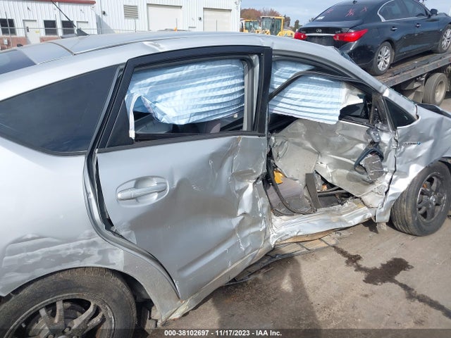 2006 TOYOTA PRIUS VIN: JTDKB20U263136204