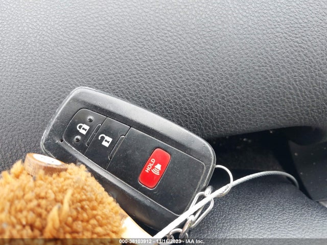 Toyota Prius Three 2017 JTDKARFU8H3043340 Image 11