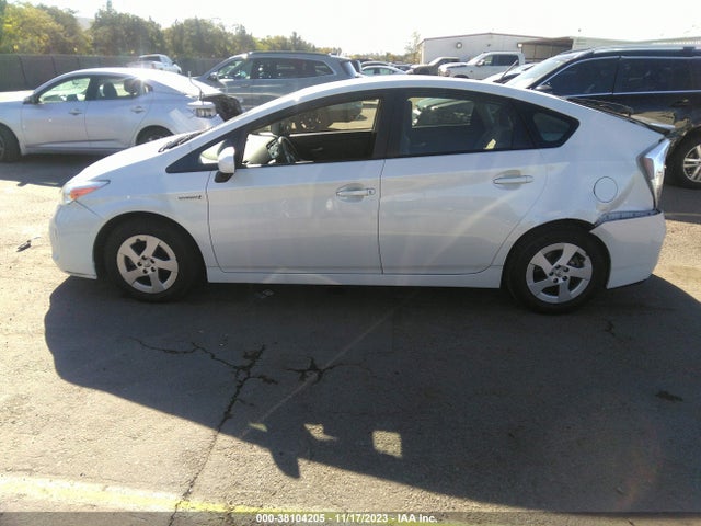 2015 TOYOTA PRIUS TWO VIN: JTDKN3DU5F0482272