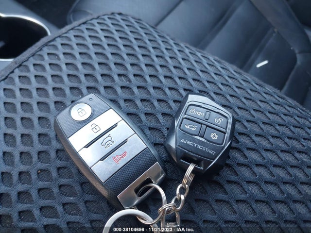 2017 KIA SORENTO 2.4L LX VIN: 5XYPGDA32HG335048