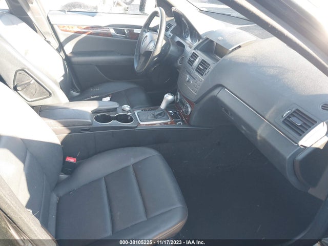 2010 MERCEDES-BENZ C 300 SPORT/LUXURY/ VIN: WDDGF5EB0AR126334