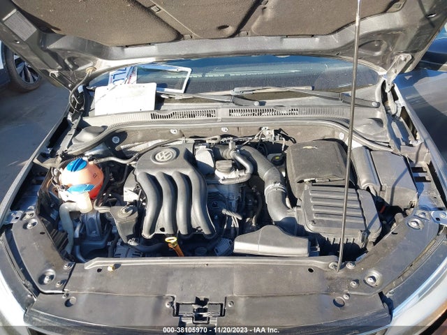 3VW2K7AJ8FM252214 Volkswagen Jetta 2.0l S