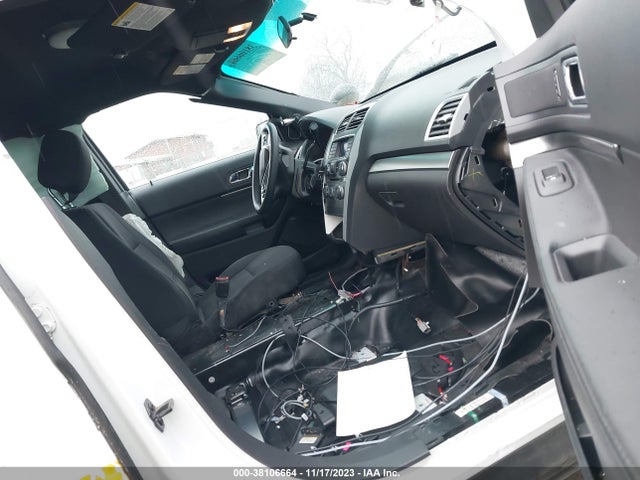Ford Utility Police Interceptor 2015 1FM5K8AR1FGB32465 Image 5