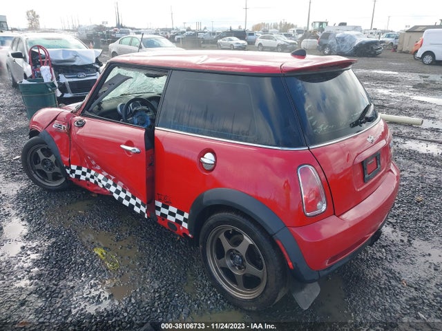 2006 MINI COOPER S WMWRE33586TN28407 Photo 2