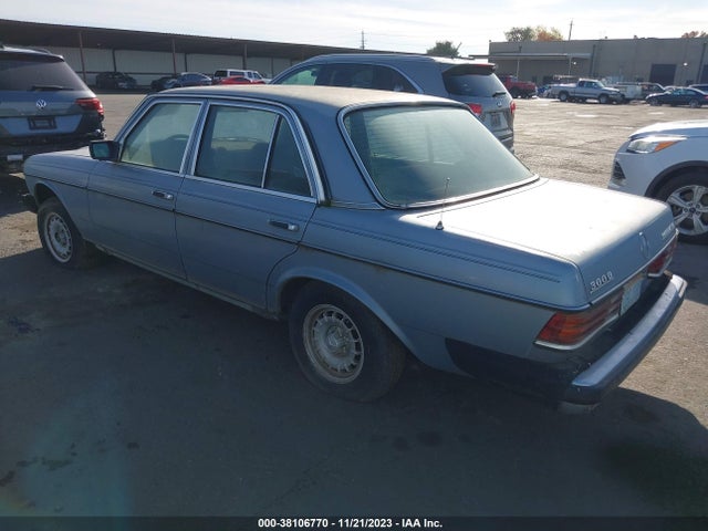 1983 MERCEDES-BENZ 300 DT VIN: WDBAB33A4DB031362