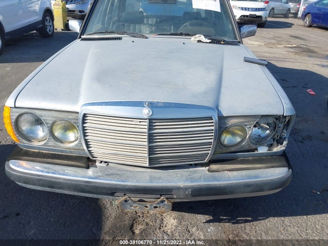 1983 MERCEDES-BENZ 300 DT VIN: WDBAB33A4DB031362