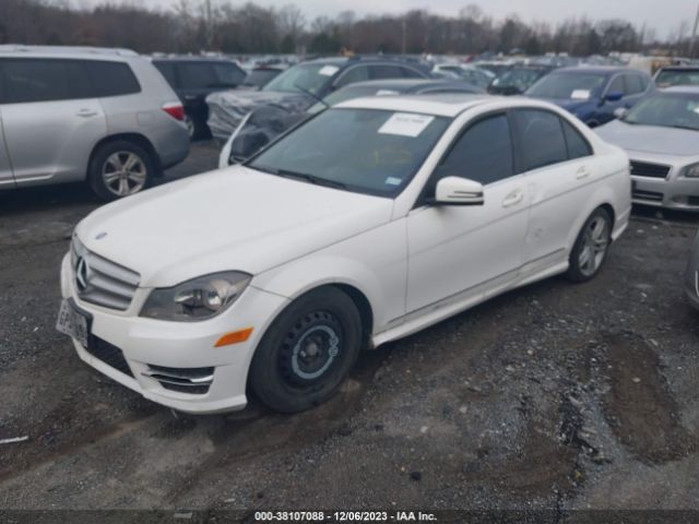 2013 MERCEDES-BENZ C-CLASS WDDGF4HB3DA873953 Photo 1