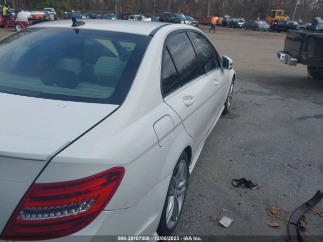 2013 MERCEDES-BENZ C-CLASS WDDGF4HB3DA873953 Photo 3