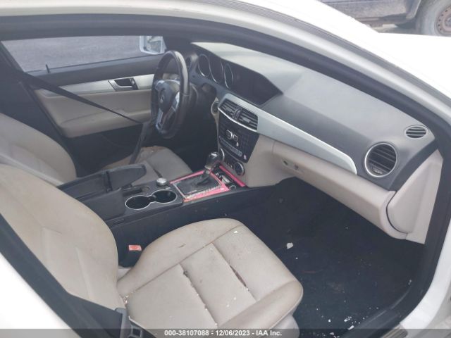 2013 MERCEDES-BENZ C-CLASS WDDGF4HB3DA873953 Photo 4