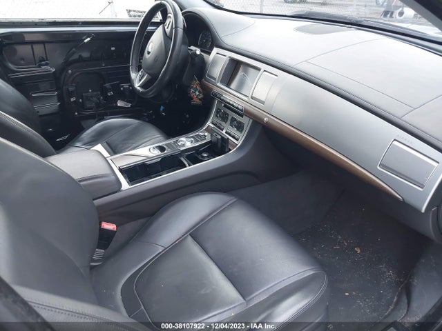 2014 JAGUAR XF SAJWJ0EF1E8U26617 Photo 4