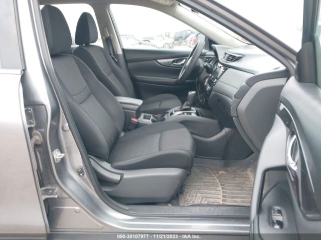 2018 NISSAN ROGUE KNMAT2MVXJP575325 Photo 4