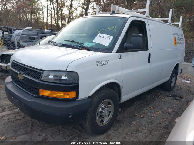 Chevrolet Express 2500 Work Van 2018 1GCWGAFG1J1182786 Image 2