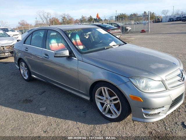 2013 MERCEDES-BENZ C 250 SPORT/LUXURY VIN: WDDGF4HB4DR264436