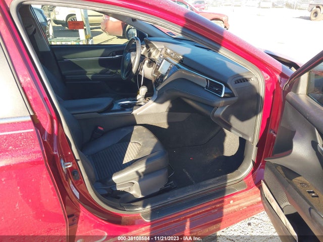 2018 TOYOTA CAMRY SE VIN: 4T1B11HK5JU611195