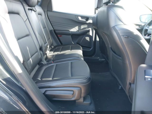 1FMCU0H63NUA18109 Ford ESCAPE SEL