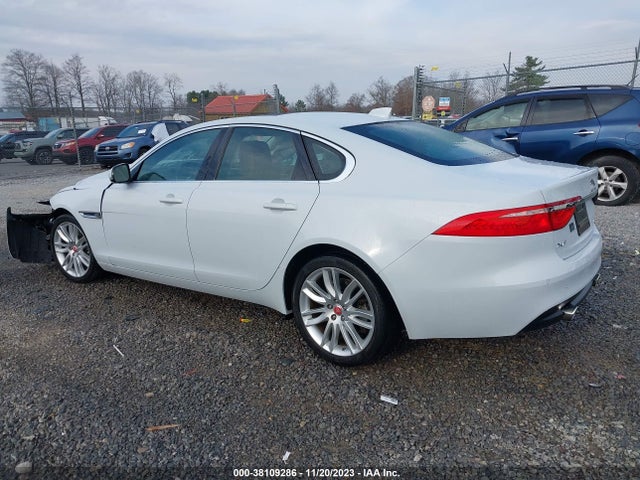 2018 JAGUAR XF SAJBN4EV8JCY54693 Photo 2
