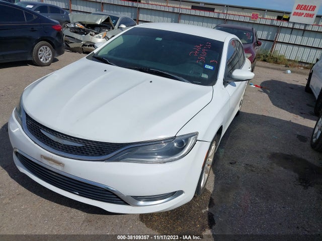 Chrysler 200 Limited 2015 1C3CCCAB0FN715656 Image 2