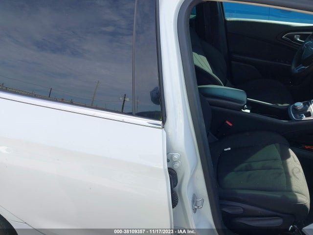 Chrysler 200 Limited 2015 1C3CCCAB0FN715656 Image 5