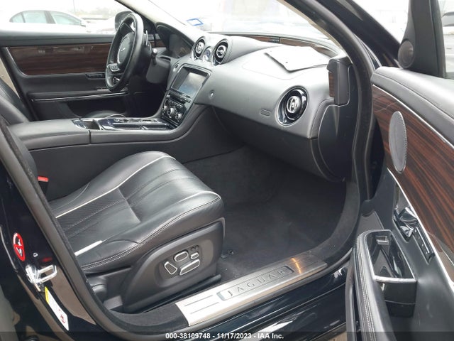 2012 JAGUAR XJ SAJWA2GB5CLV23495 Photo 4