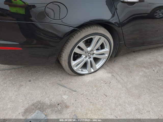 2012 JAGUAR XJ SAJWA2GB5CLV23495 Photo 5