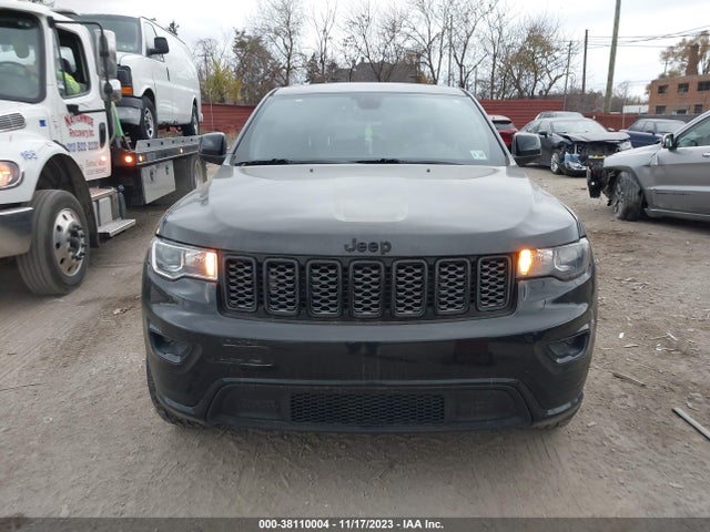 38110004 :رقم المزاد ، 1C4RJFAGXJC286667 vin ، 2018 Jeep Grand Cherokee Altitude 4x4 مزاد بيع