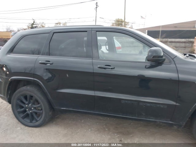 38110004 :رقم المزاد ، 1C4RJFAGXJC286667 vin ، 2018 Jeep Grand Cherokee Altitude 4x4 مزاد بيع