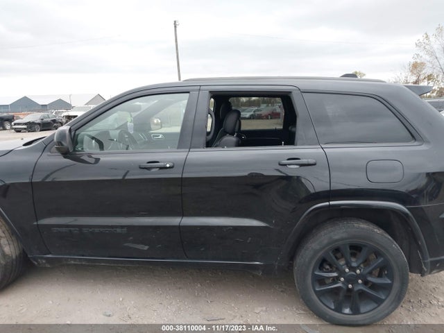 38110004 :رقم المزاد ، 1C4RJFAGXJC286667 vin ، 2018 Jeep Grand Cherokee Altitude 4x4 مزاد بيع