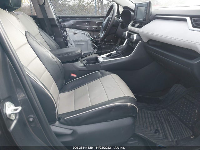 2019 TOYOTA RAV4 XLE VIN: 2T3P1RFV5KW075469