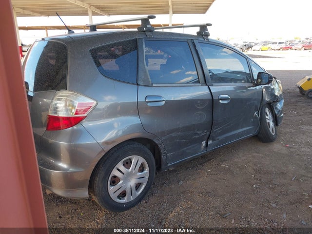 2011 HONDA FIT VIN: JHMGE8H33BC025584
