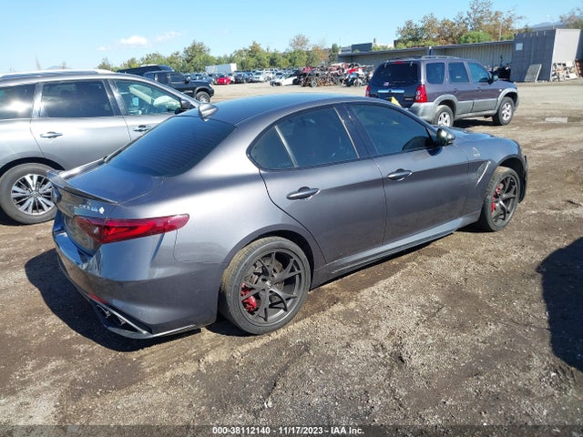 ZARFAEAV1J7595924 Alfa Romeo Giulia Quadrifoglio Rwd