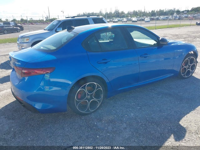 ZARFAMBN4P7669208 Alfa Romeo Giulia Veloce Rwd