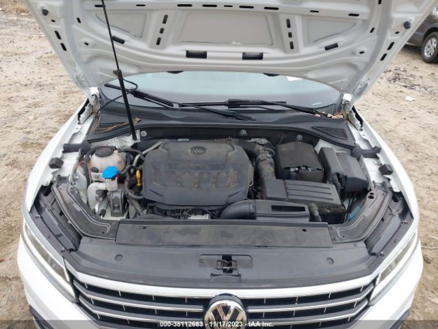 1VWBA7A33JC009537 Volkswagen Passat 2.0t Se