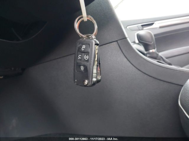 1VWBA7A33JC009537 Volkswagen Passat 2.0t Se