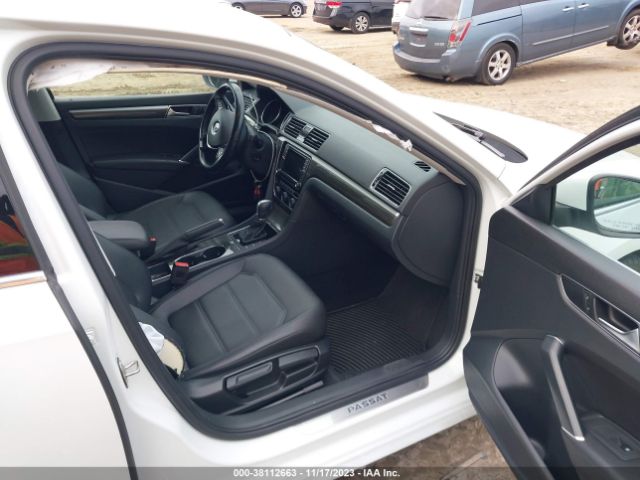 1VWBA7A33JC009537 Volkswagen Passat 2.0t Se