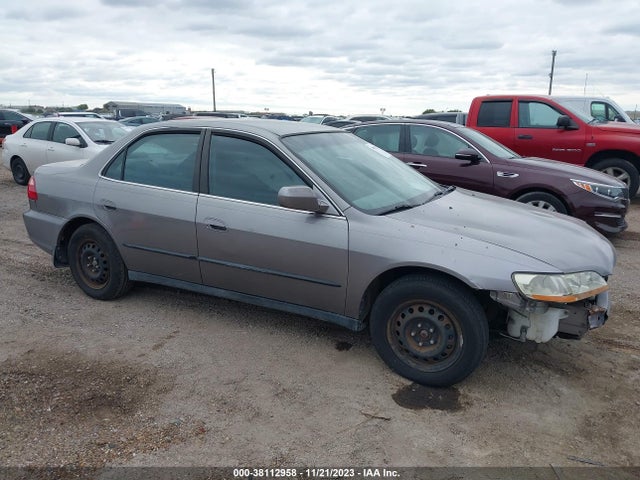 2000 HONDA ACCORD 3.0 LX VIN: 1HGCG1642YA096231