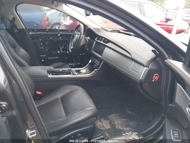 2017 JAGUAR XF SAJBE4BV9HCY28540 Photo 4