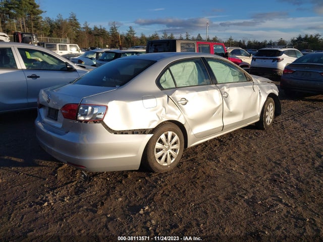 3VW2K7AJ3EM240745 Volkswagen Jetta 2.0l S
