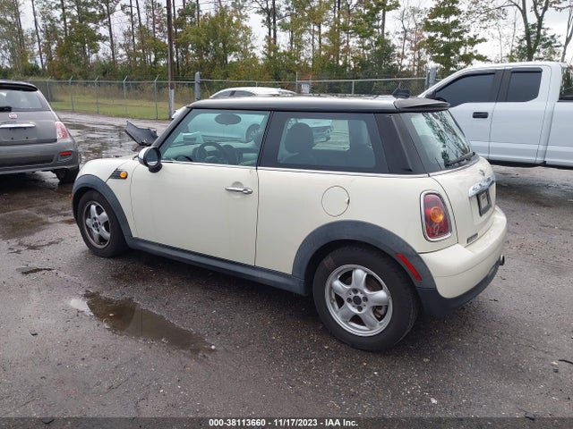 2009 MINI COOPER WMWMF33539TW71860 Photo 2