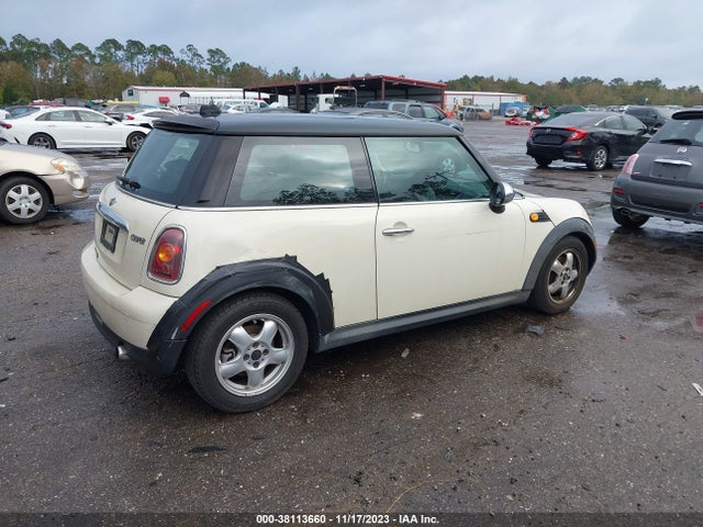 2009 MINI COOPER WMWMF33539TW71860 Photo 3