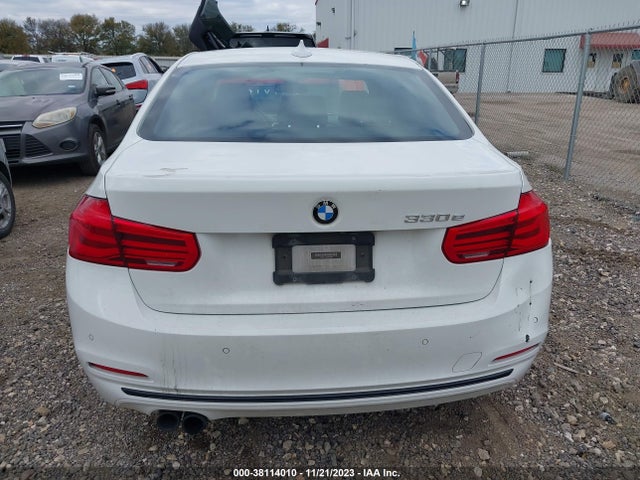 BMW 330e Iperformance 2017 WBA8E1C33HA029852 Image 16