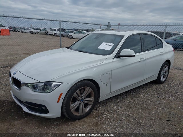 BMW 330e Iperformance 2017 WBA8E1C33HA029852 Image 2