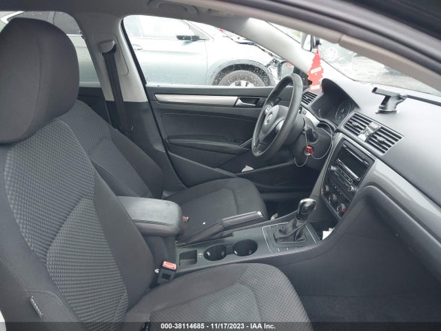 2015 VOLKSWAGEN PASSAT 1.8T S VIN: 1VWAT7A38FC099037