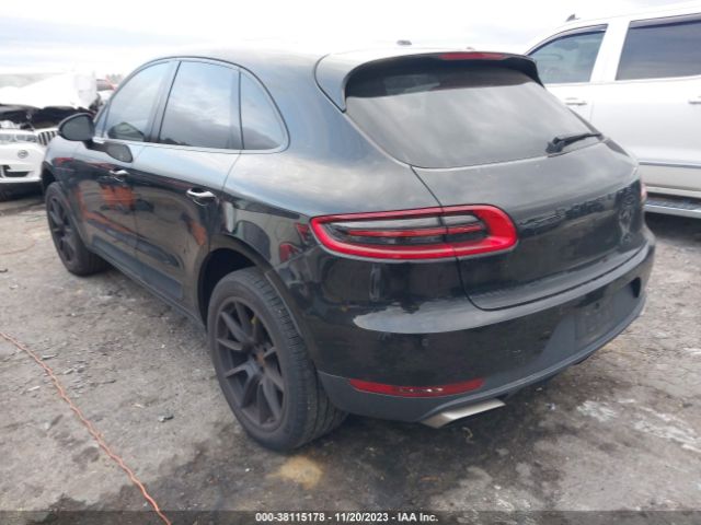 2017 PORSCHE MACAN WP1AA2A52HLB80467 Photo 2