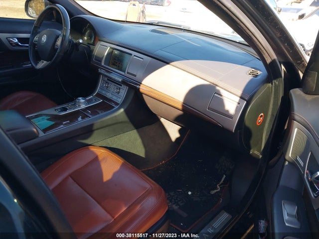 2011 JAGUAR XF SAJWA0GB5BLS01376 Photo 4
