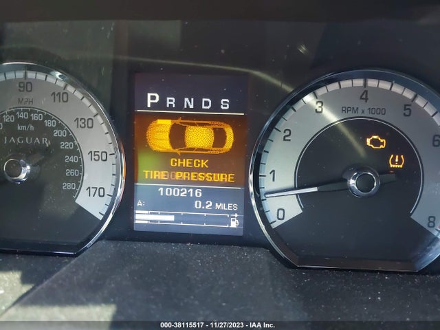 2011 JAGUAR XF SAJWA0GB5BLS01376 Photo 6