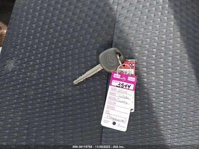 2014 TOYOTA CAMRY SE VIN: 4T1BF1FK5EU751063