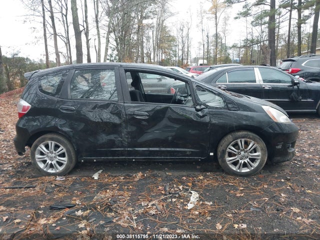 2011 HONDA FIT SPORT VIN: JHMGE8H52BC015632